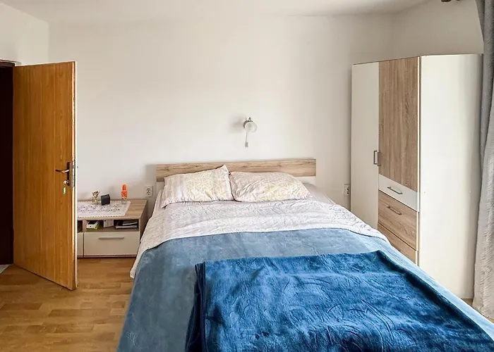 Cozy In Rab With Harbor View Apartman Rab Town